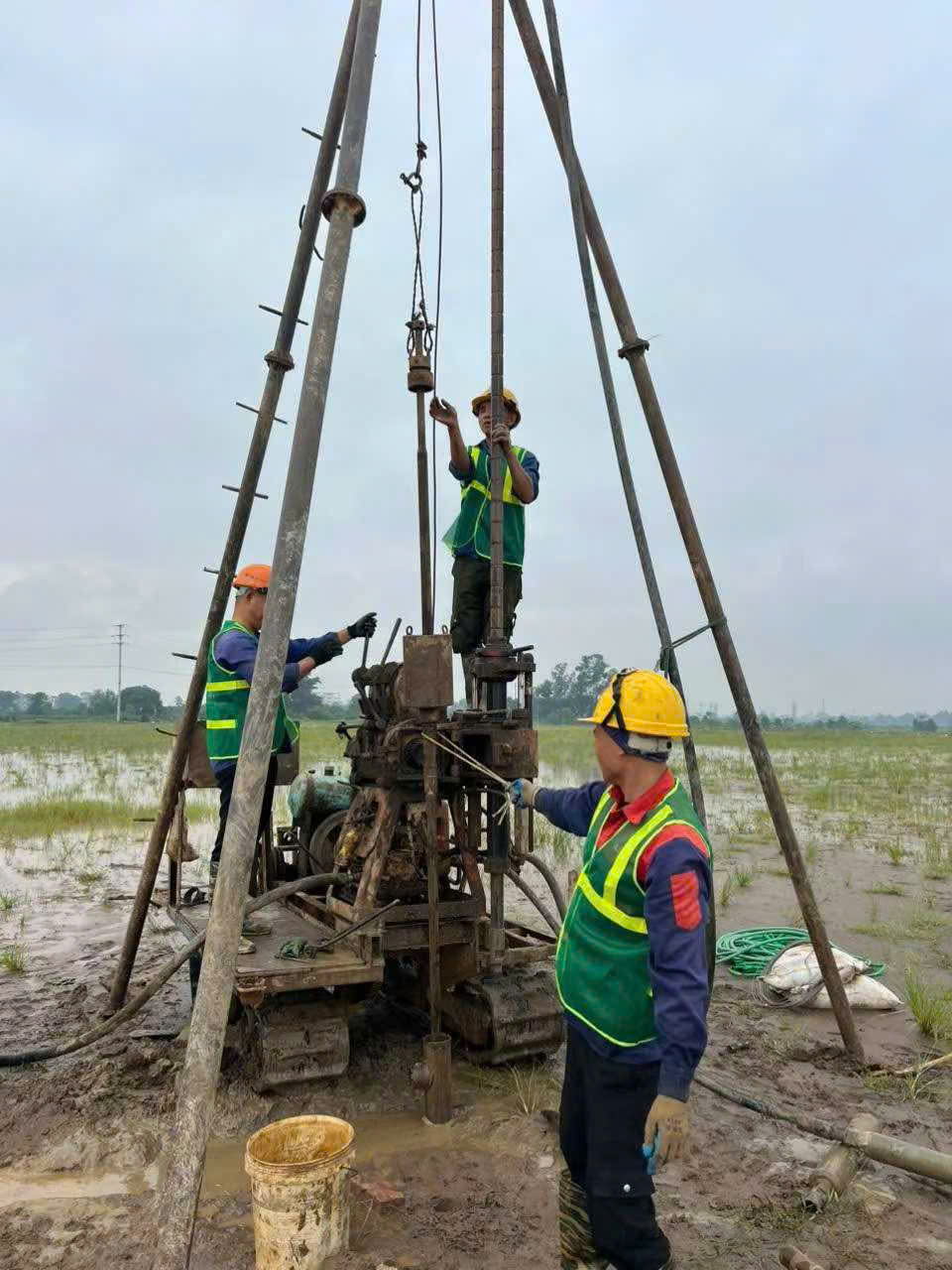 KHẢO SÁT ĐỊA CHẤT KCN LINH TRUNG 2: CHÌA KHÓA VÀNG CHO CÔNG TÁC CẢI TẠO VÀ NÂNG TẦNG NHÀ XƯỞNG