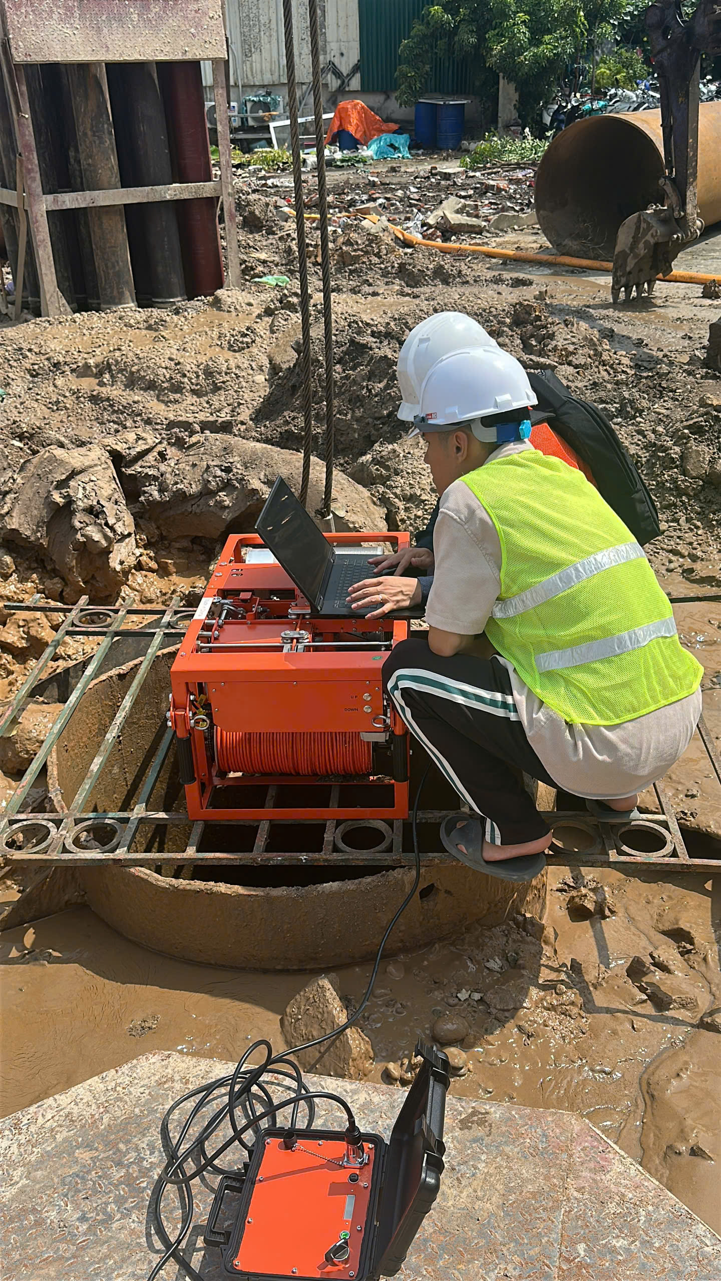 Kiểm Tra Hình Dạng Hố Khoan Cọc Khoan Nhồi